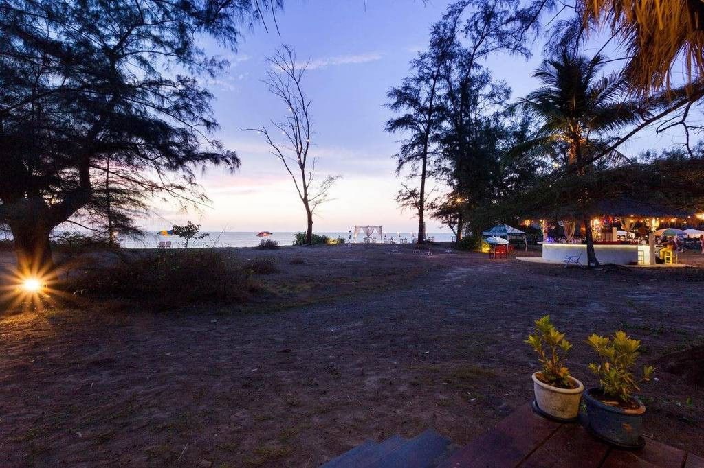 Micky Monkey Beach At Maikhao Beach Hotell Mai Khao Eksteriør bilde